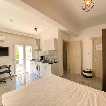 Hakan's Seaside Apartment *