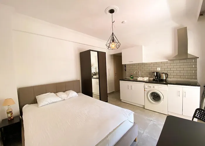 Hakan's Seaside Apartment *